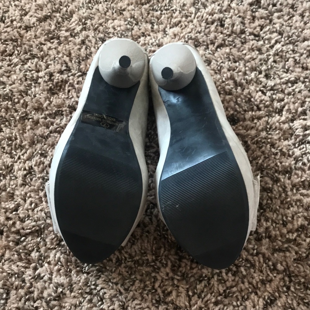Heels - Picture 3 of 4